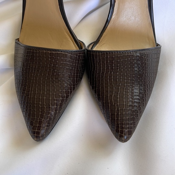 Ann Taylor Dark brown size 9 heels. In great pre owned condition. - Picture 2 of 15